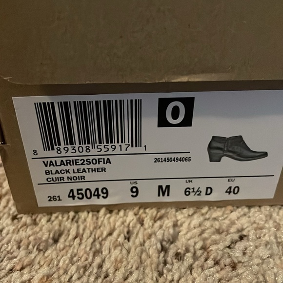 Clark’s women’s booties-black size 9-light wear - Picture 3 of 4